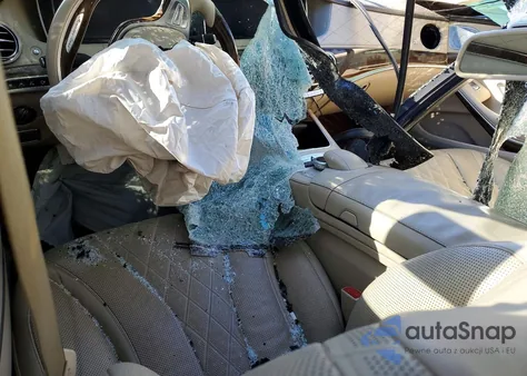 2014 Mercedes-Benz S 550 z USA, uszkodzony, nr VIN WDDUG8CBXEA017307